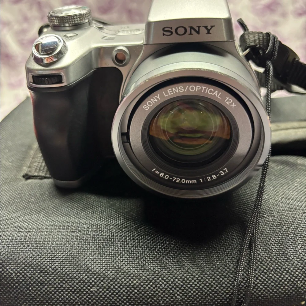 🎦2005 Sony Cyber-Shot DSC-HI Digital Camera with Samsonite Camera Bag